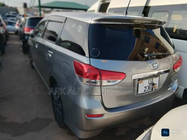 Toyota Wish 2011 Gray