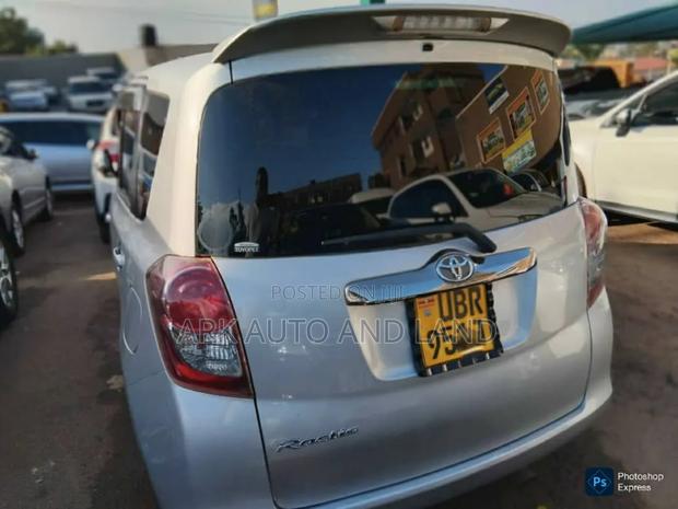 Toyota Ractis 2012 Silver
