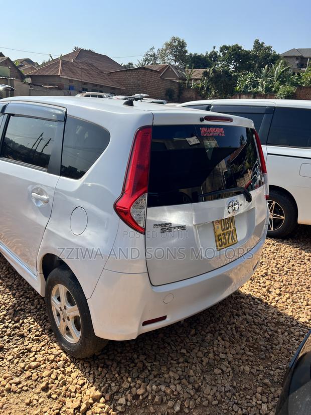 Toyota Passo Sette 1.5 AWD 2012 White
