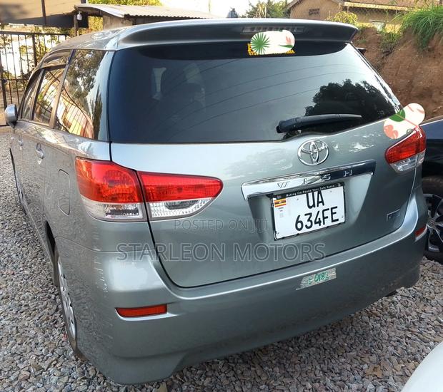 Toyota Wish 2011 Gray