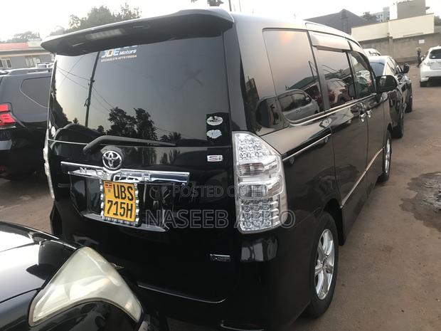 Toyota Noah 2012 Black
