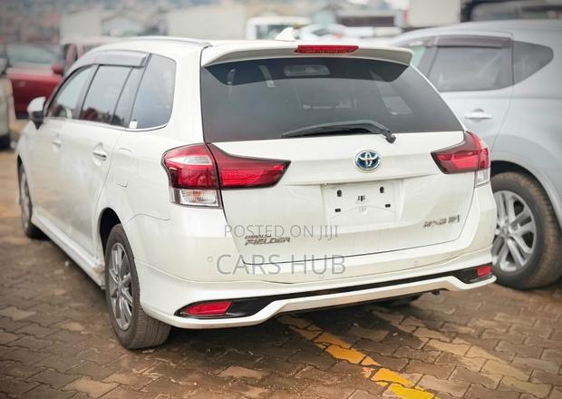 Toyota Corolla Fielder 1.5 Hybrid FWD 2018 White