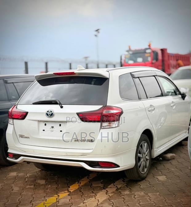 Toyota Corolla Fielder 1.5 Hybrid FWD 2018 White