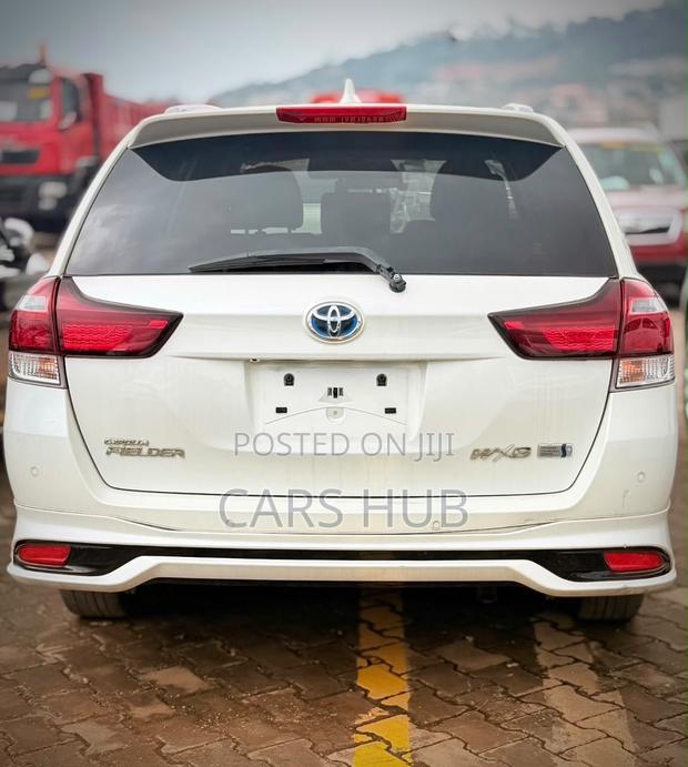 Toyota Corolla Fielder 1.5 Hybrid FWD 2018 White