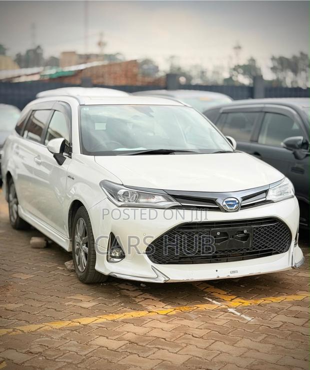 Toyota Corolla Fielder 1.5 Hybrid FWD 2018 White