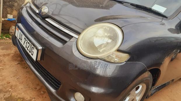 Toyota Sienta 2012 Gray