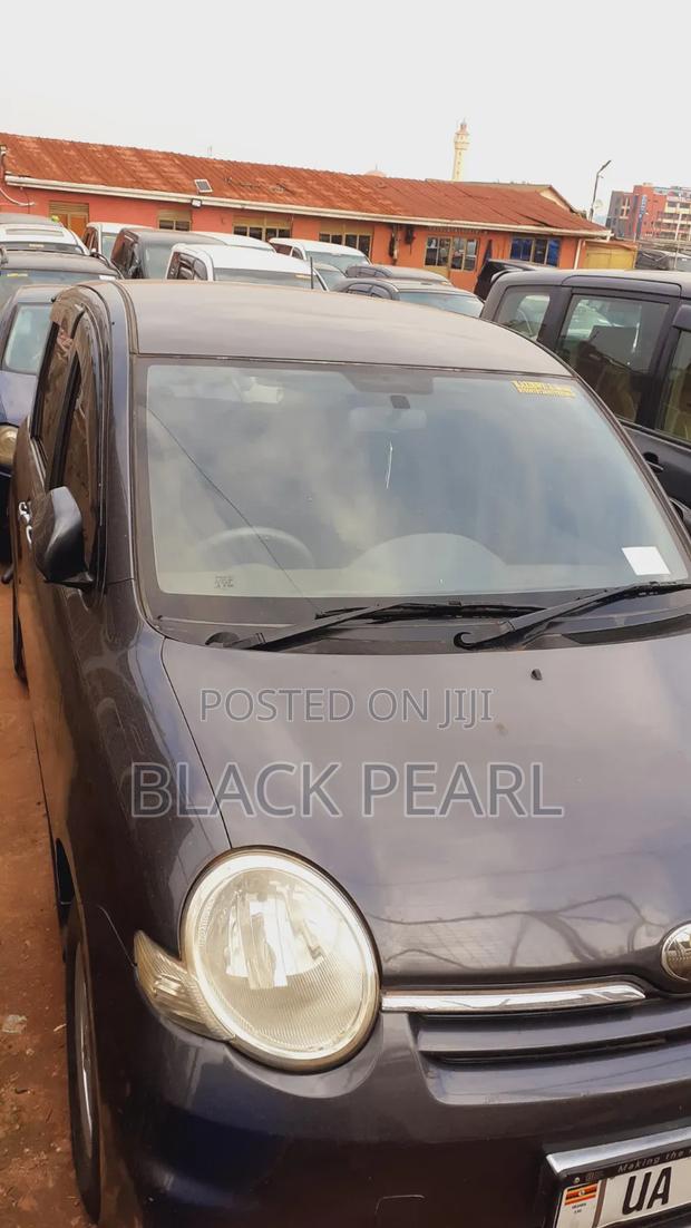 Toyota Sienta 2012 Gray