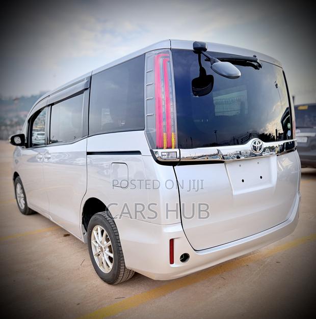 Toyota Noah 2.0 FWD (7 Seater) 2018 Silver