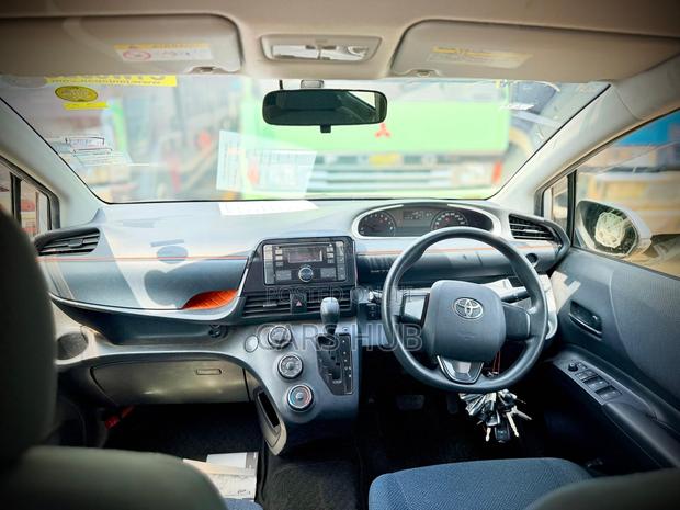 Toyota Sienta 1.5 AWD 2017 Silver