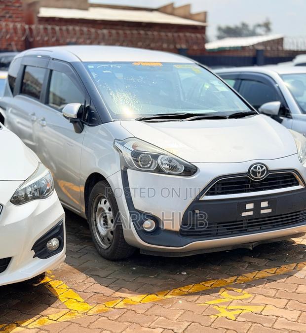 Toyota Sienta 1.5 AWD 2017 Silver