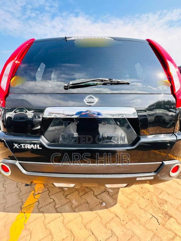 Nissan X-Trail 2.0 Petrol FWD 2013 Black