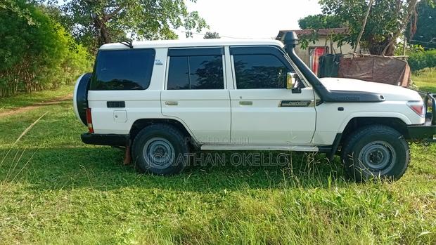Toyota Land Cruiser Prado 2010 White