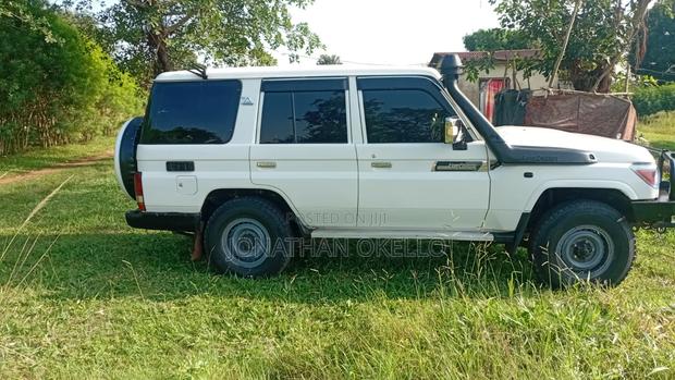 Toyota Land Cruiser Prado 2010 White