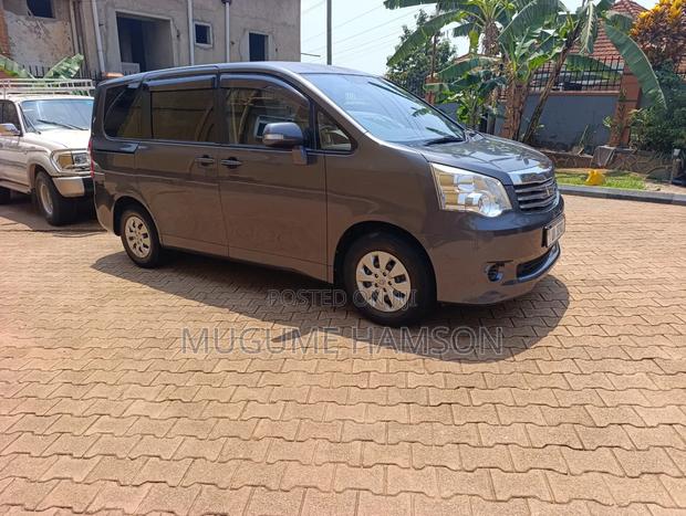Toyota Noah 2013 Gray