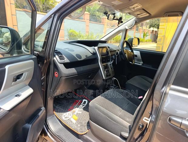 Toyota Noah 2013 Gray