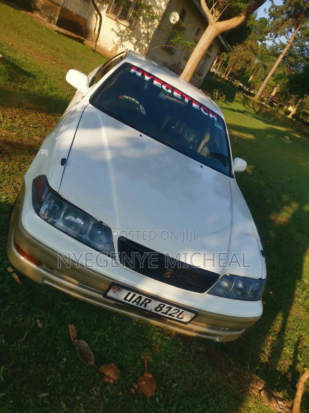 Toyota Mark II 2000 White