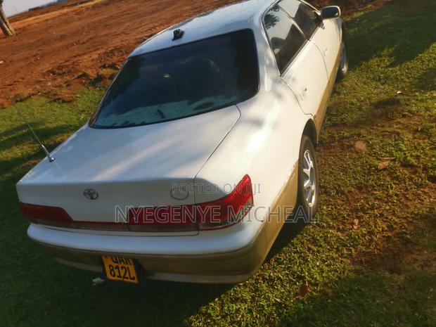 Toyota Mark II 2000 White