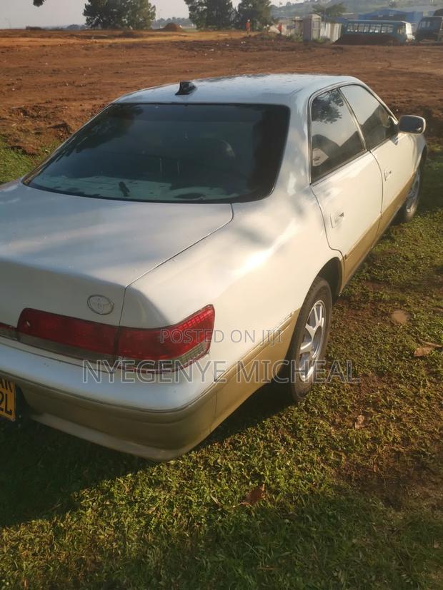 Toyota Mark II 2000 White