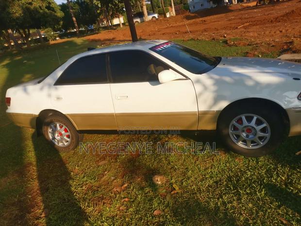 Toyota Mark II 2000 White