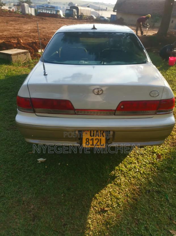 Toyota Mark II 2000 White