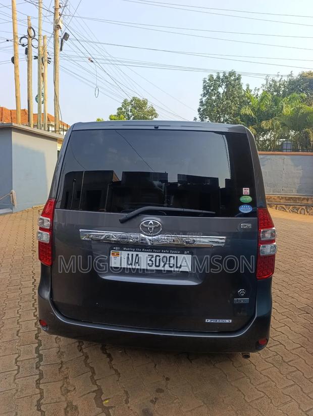 Toyota Noah 2013 Gray
