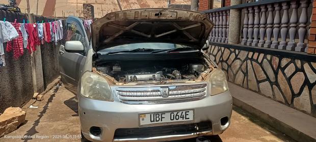 Toyota Raum 2006 Silver