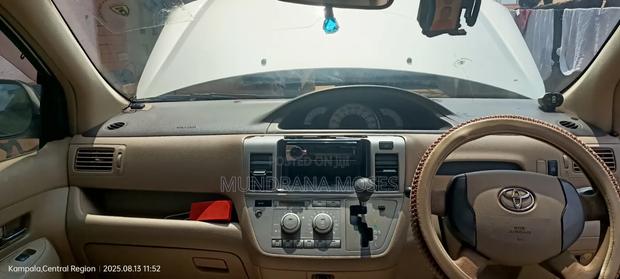 Toyota Raum 2006 Silver