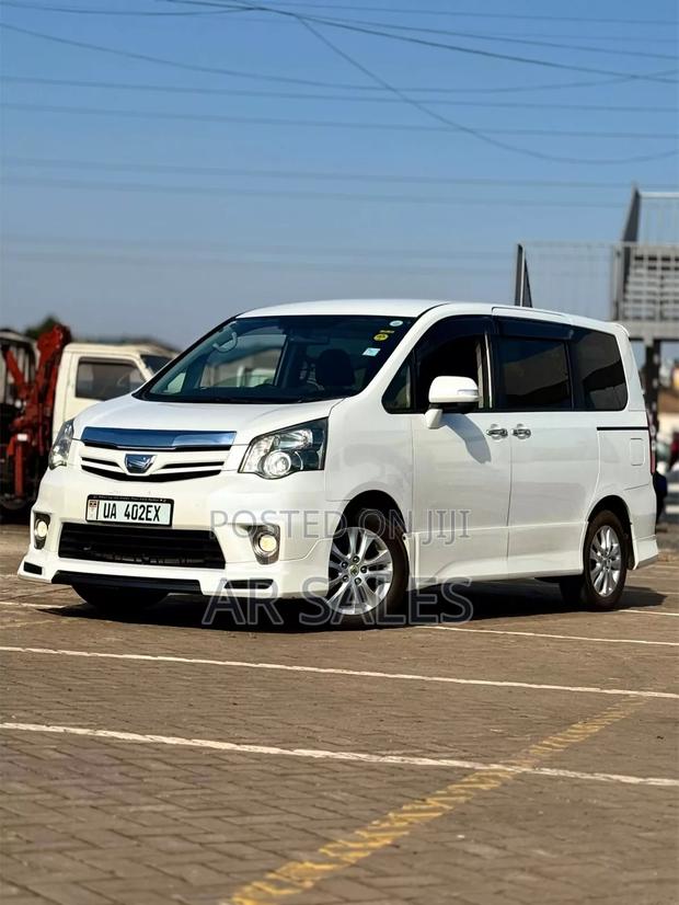 Toyota Noah 2021 White
