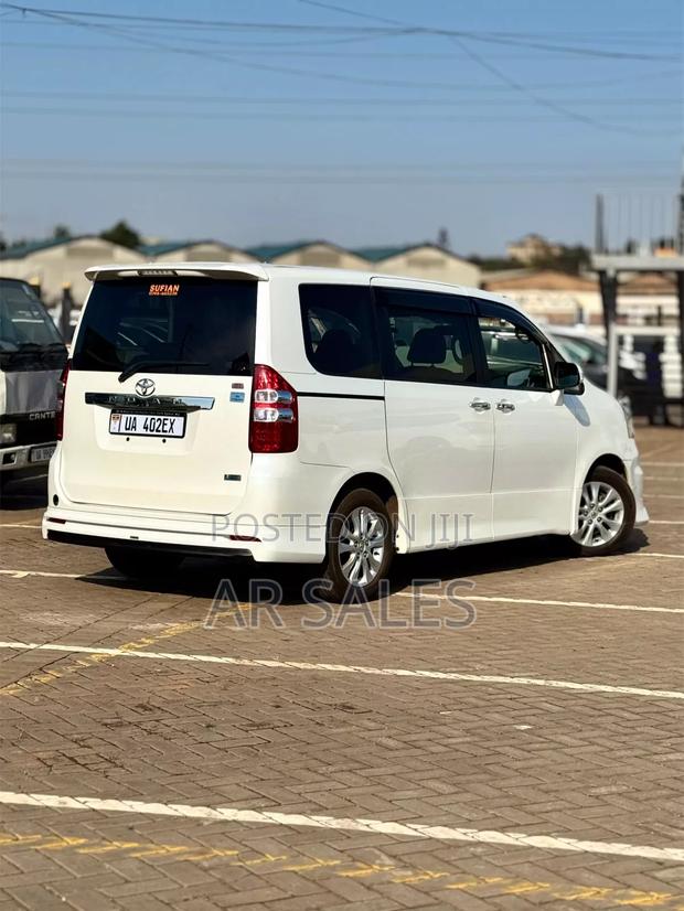 Toyota Noah 2021 White