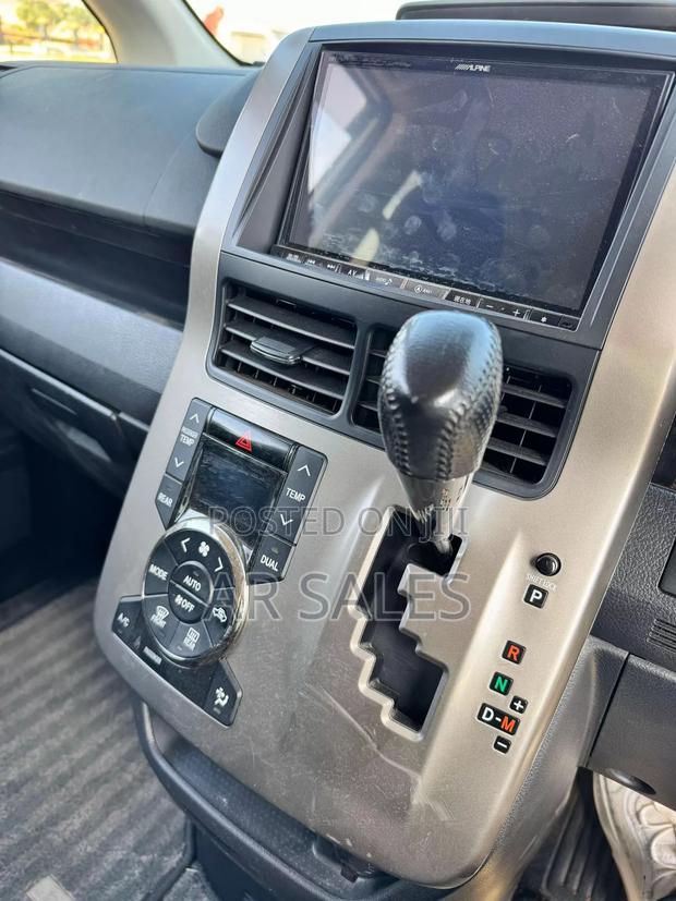 Toyota Noah 2021 White