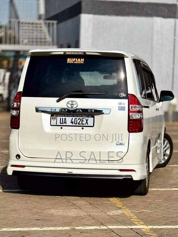 Toyota Noah 2021 White