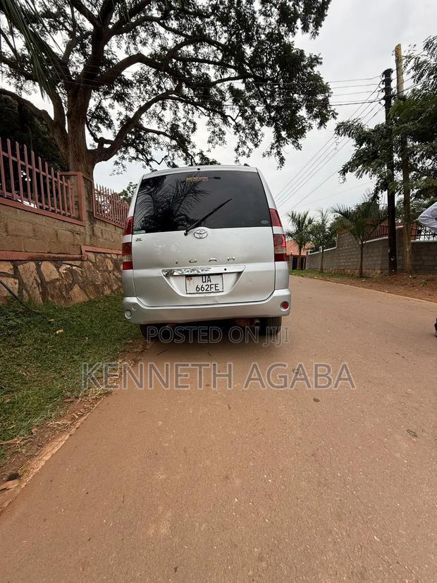 Toyota Noah 2004 Silver