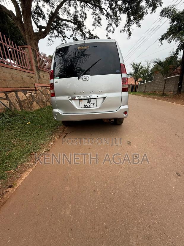 Toyota Noah 2004 Silver