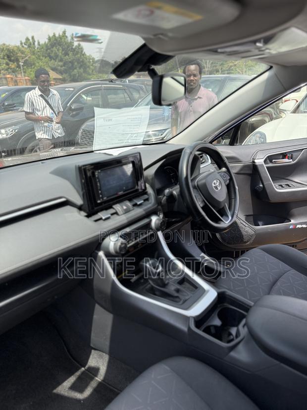 Toyota RAV4 XLE AWD 2020 Blue