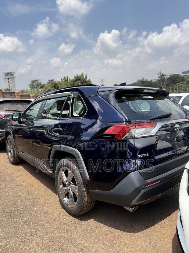 Toyota RAV4 XLE AWD 2020 Blue