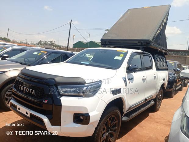 Toyota Hilux 2023 White
