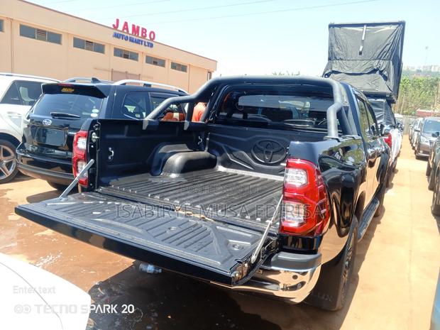 Toyota Hilux 2020 Black