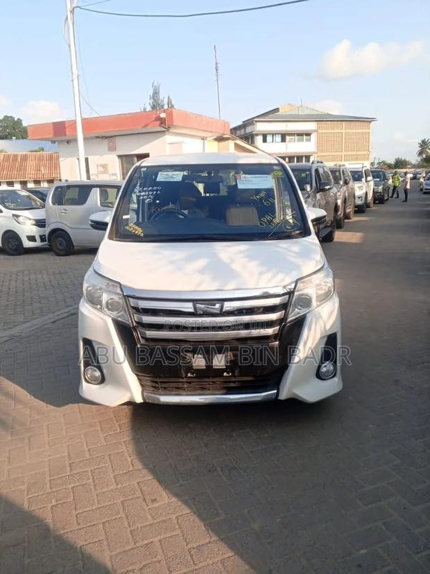 Toyota Noah 2014 White