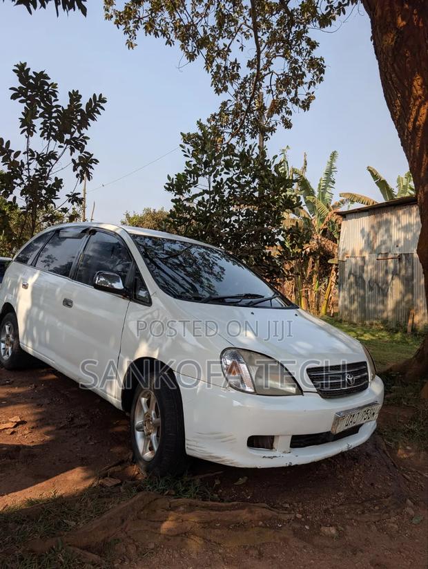 Toyota Nadia 2.0 135hp FWD 2003 White