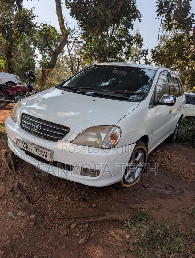 Toyota Nadia 2.0 135hp FWD 2003 White