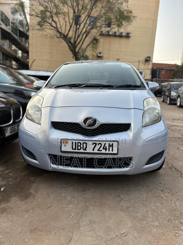Toyota Vitz 2011 Gray