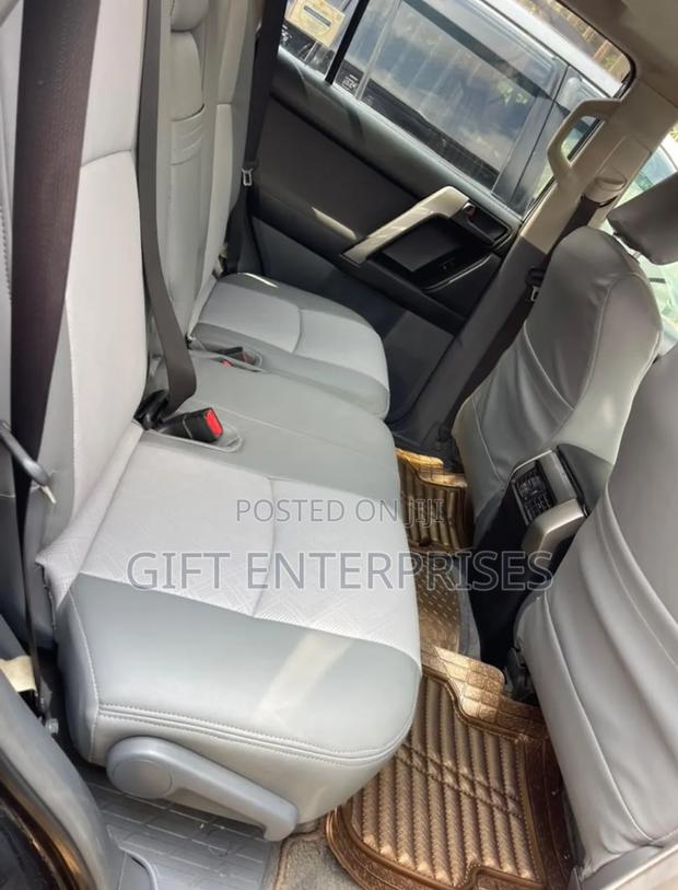 Toyota Land Cruiser Prado 2018 Black