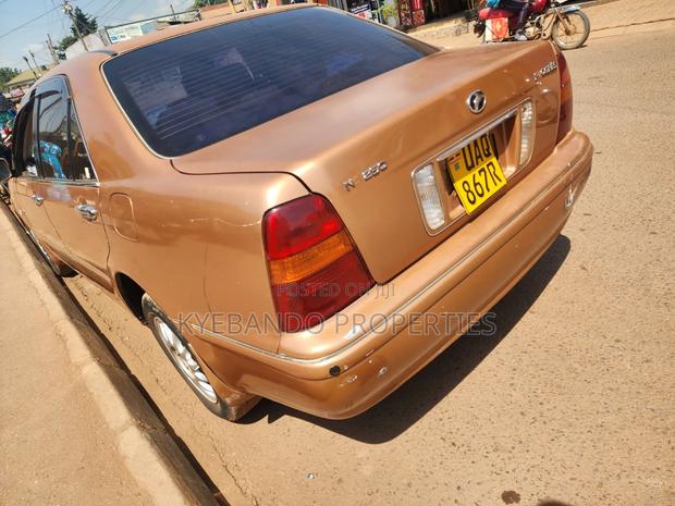 Toyota Progress 2000 Brown