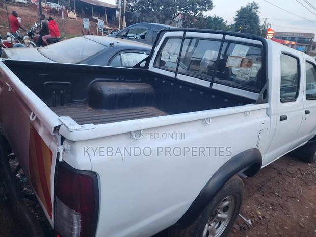 Nissan Hardbody 2003 Silver