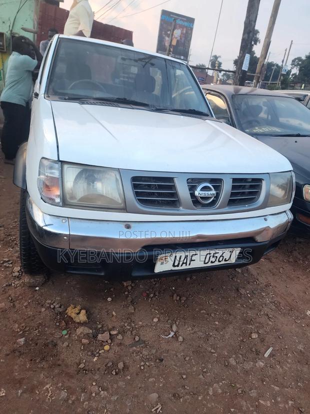 Nissan Hardbody 2003 Silver