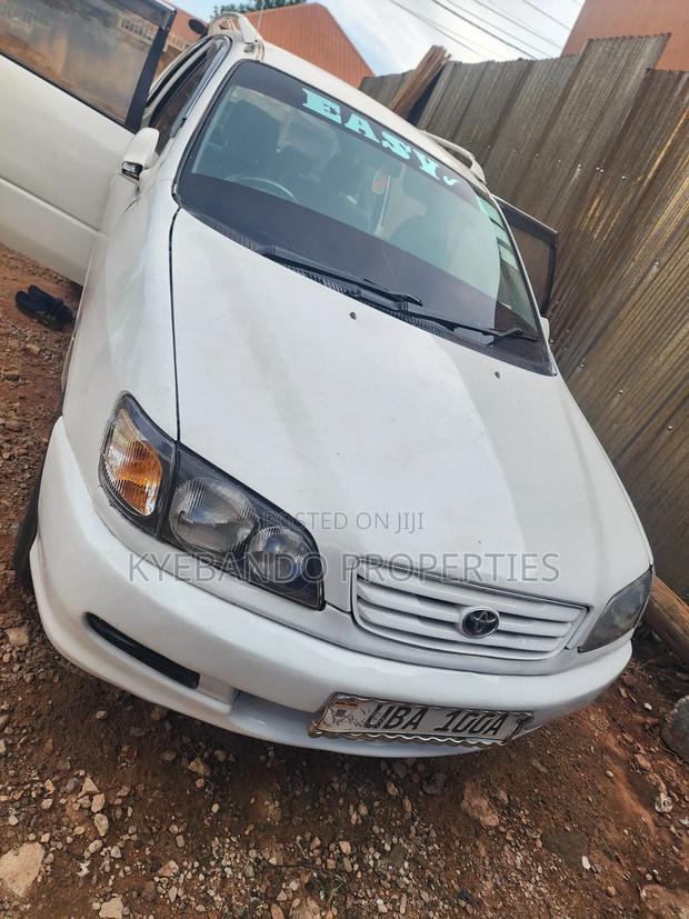Toyota Ipsum 1999 White