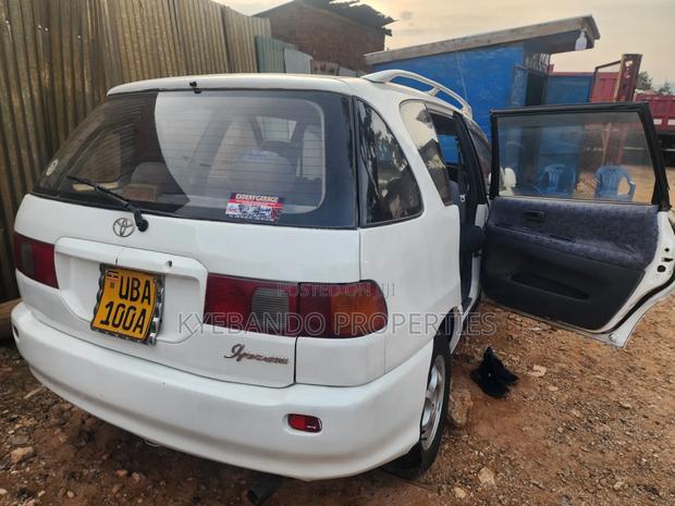 Toyota Ipsum 1999 White