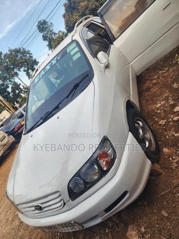 Toyota Ipsum 1999 White