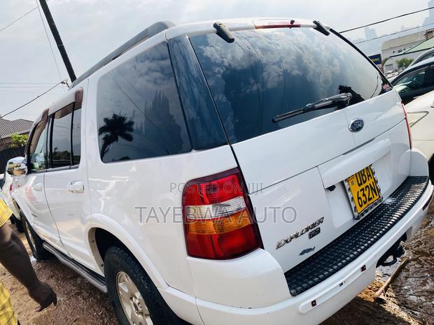 Ford Explorer 2005 White