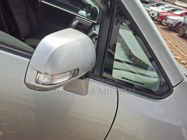 Toyota Noah 2010 Silver